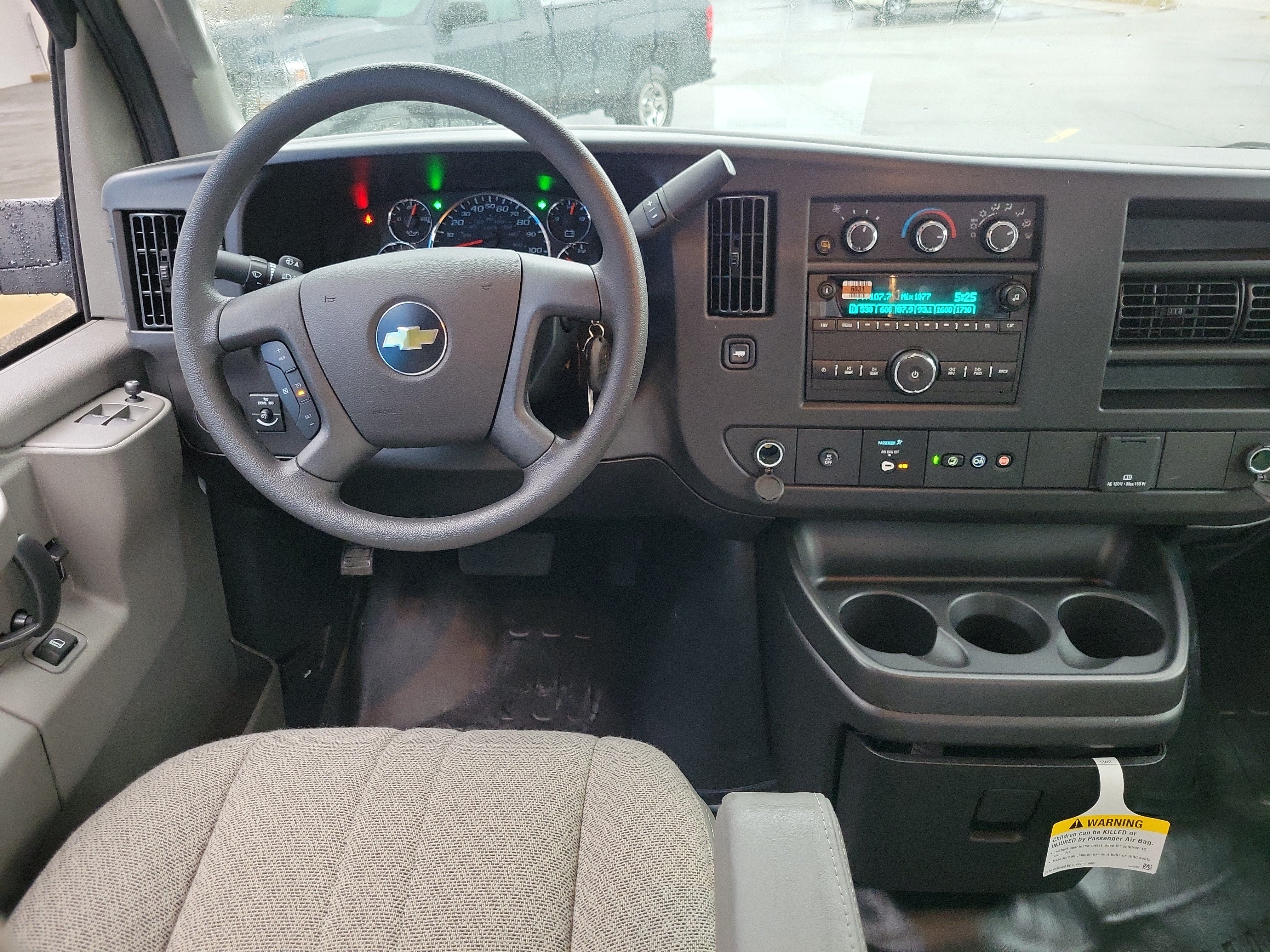 2025 Chevrolet Express Cargo Work Van - Photo 14