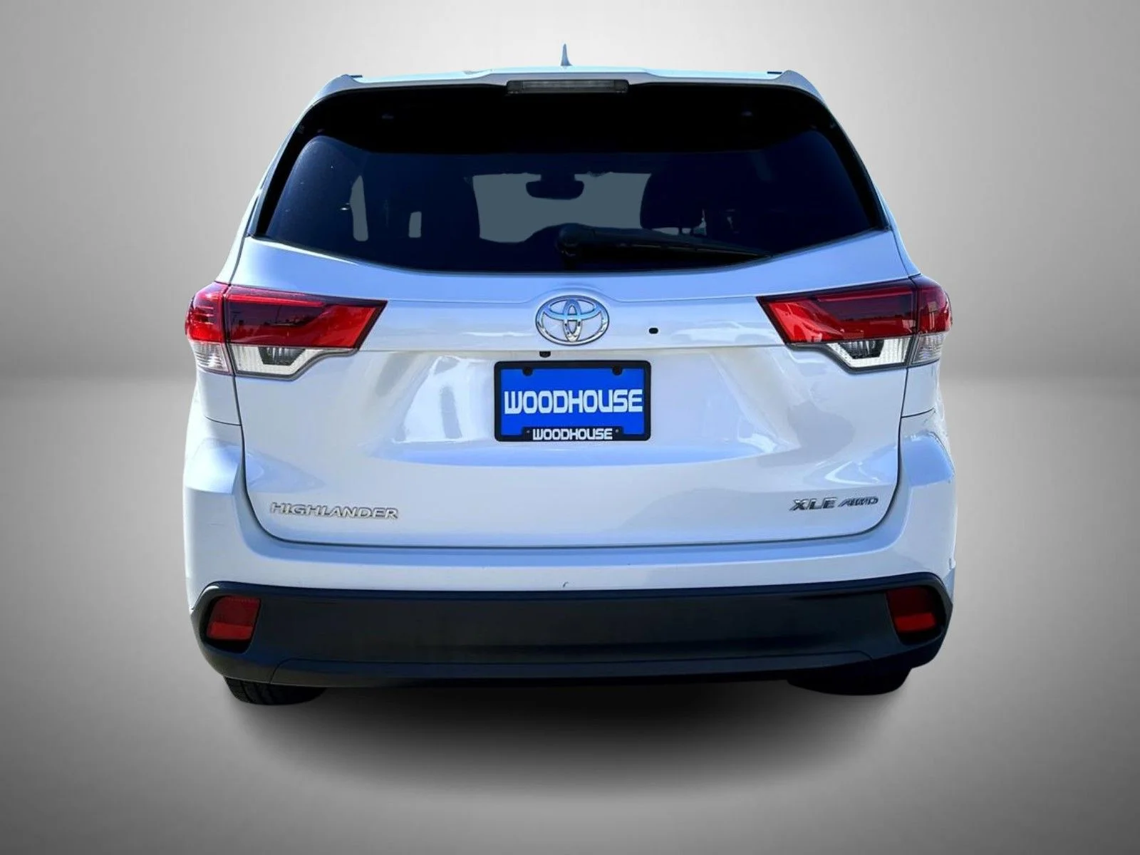 Used 2017 White Toyota XLE image 6