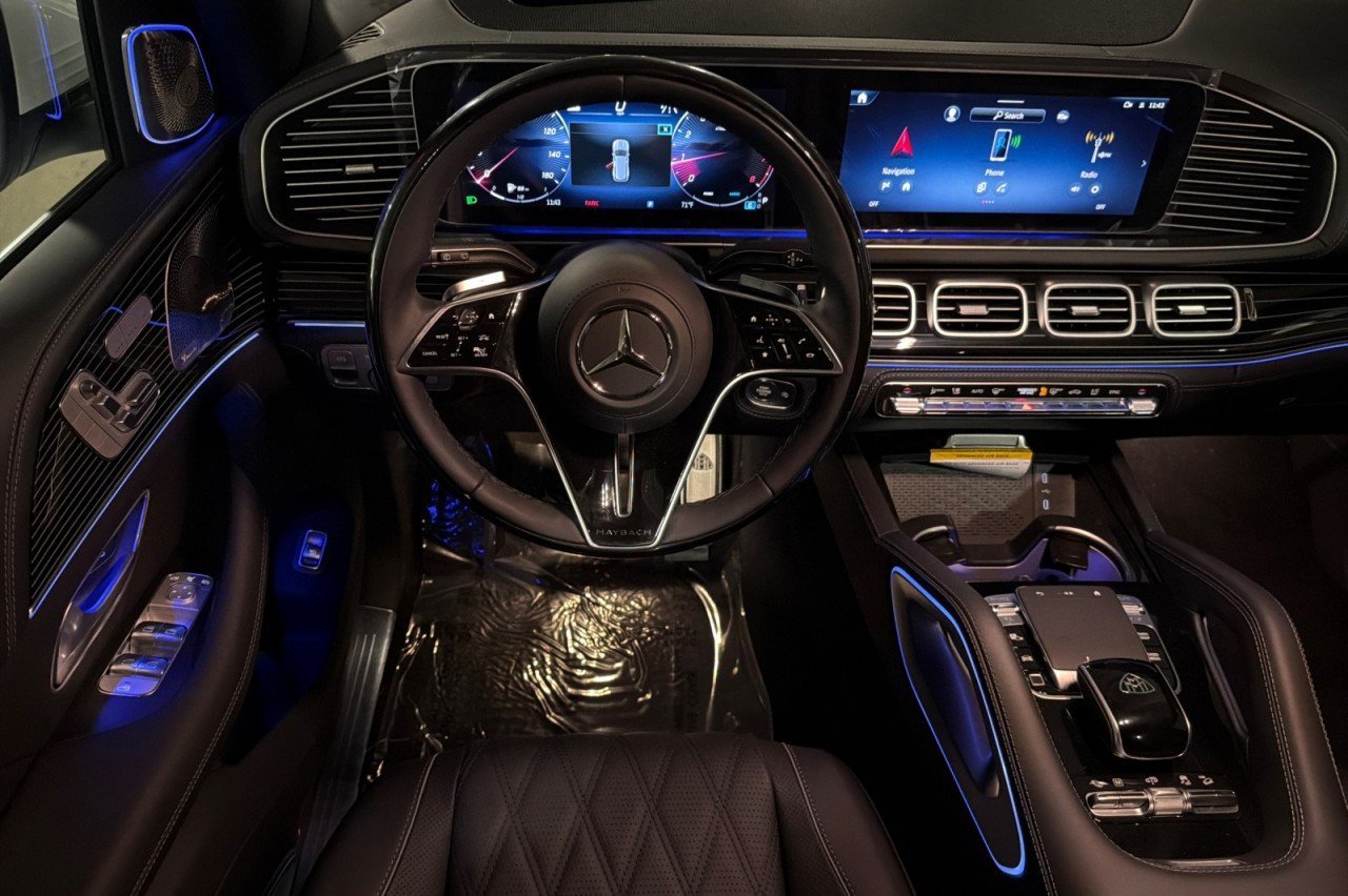 New 2026 MANUFAKTUR Moonlight White Metallic Mercedes-Benz Maybach GLS 600 4MATIC® SUV image 13