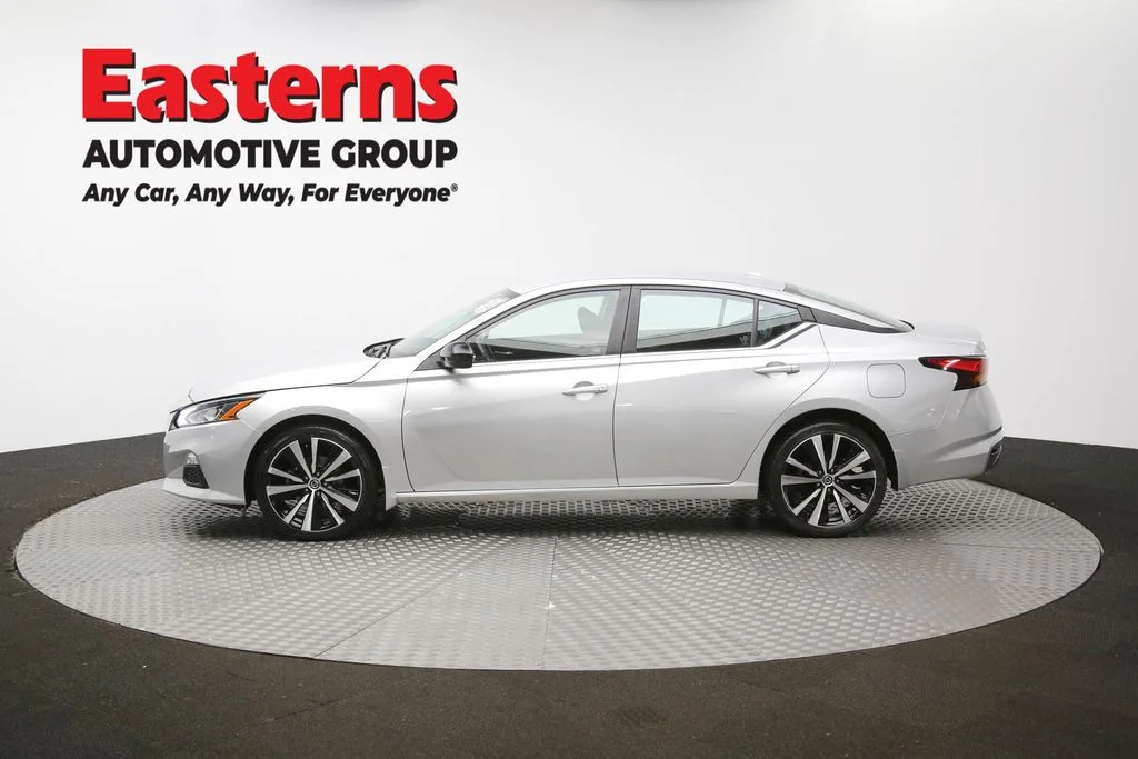 Used 2022 Silver Nissan 2.5 SR image 56