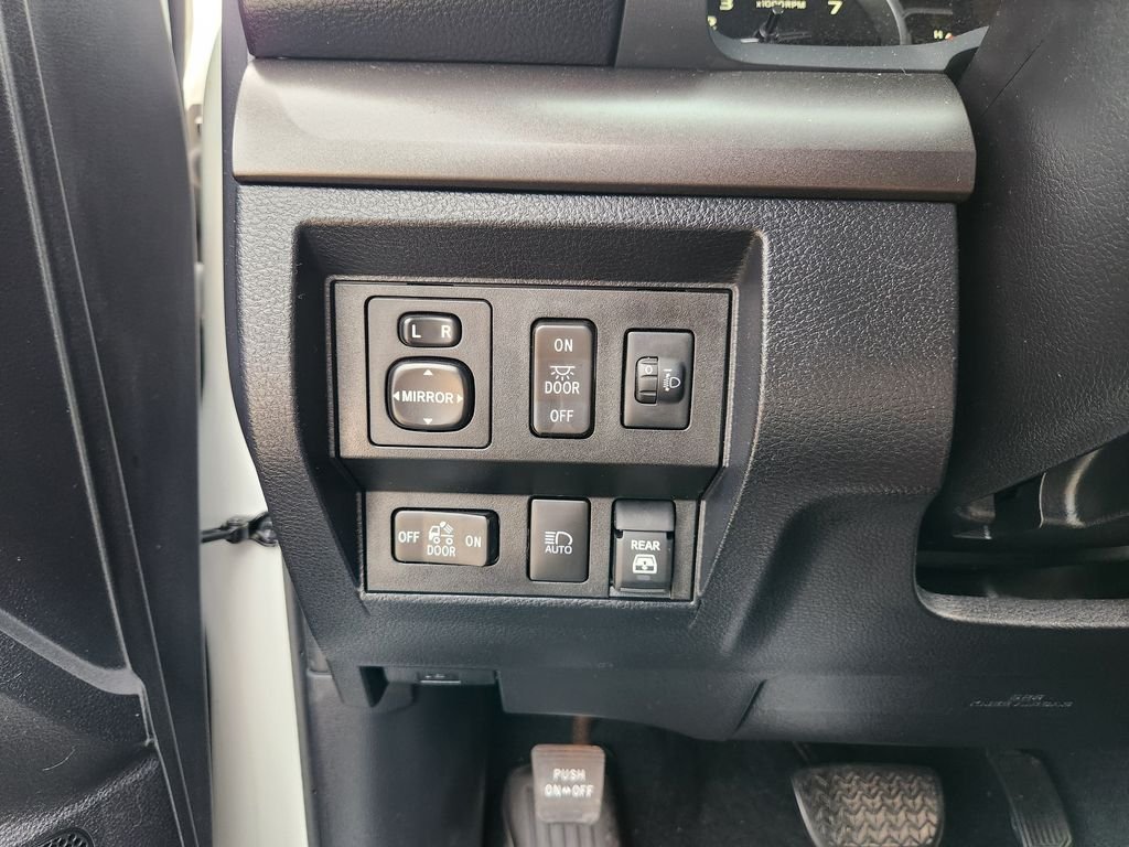 Used 2020 Super White Toyota SR5 image 22