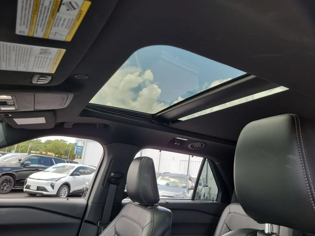 Used 2020 White Ford Limited image 19
