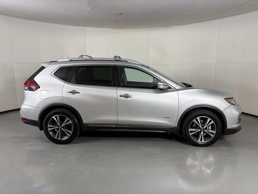 Used 2018 Silver Nissan Hybrid SL image 9