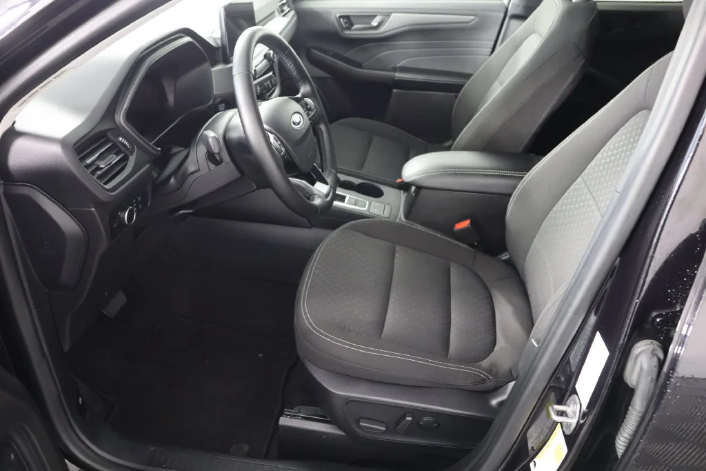 Used 2024 Black Metallic Ford Active image 19