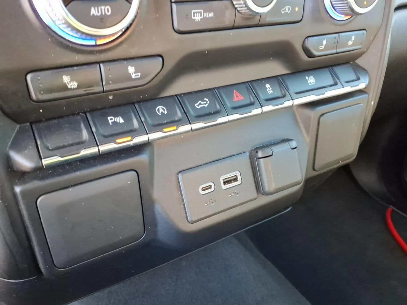 Used 2021 Summit White GMC Elevation image 9