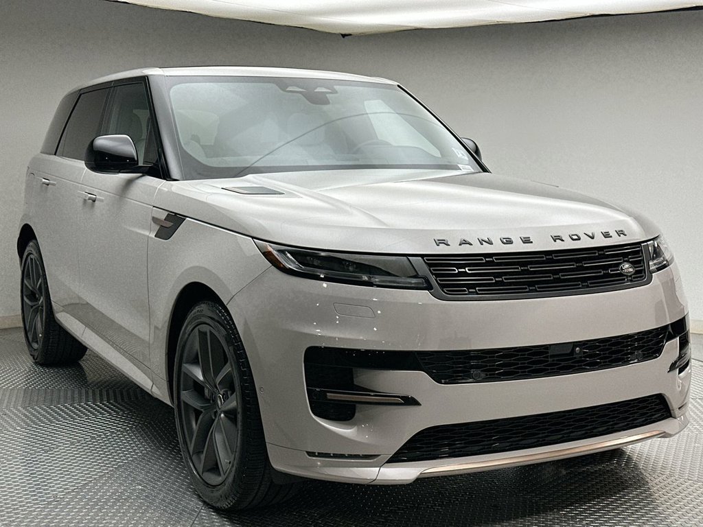 Used 2025  Land Rover Dynamic SE image 15