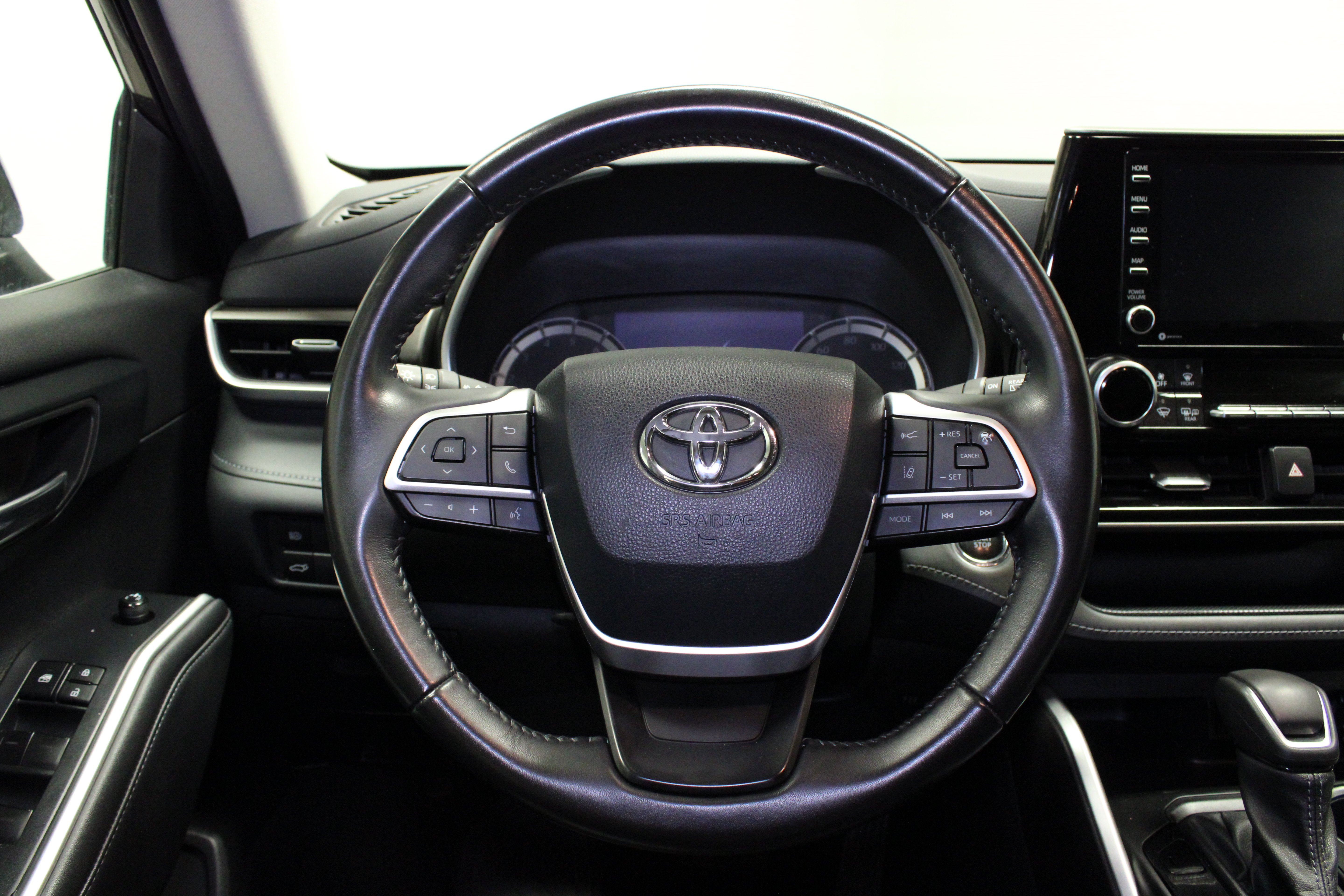 Used 2022 Magnetic Gray Metallic Toyota XLE image 24