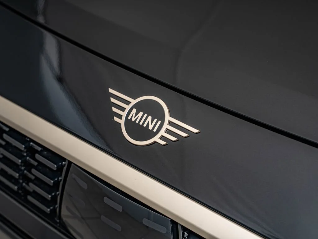 New 2027 Midnight Black Ii Metallic MINI Iconic image 12