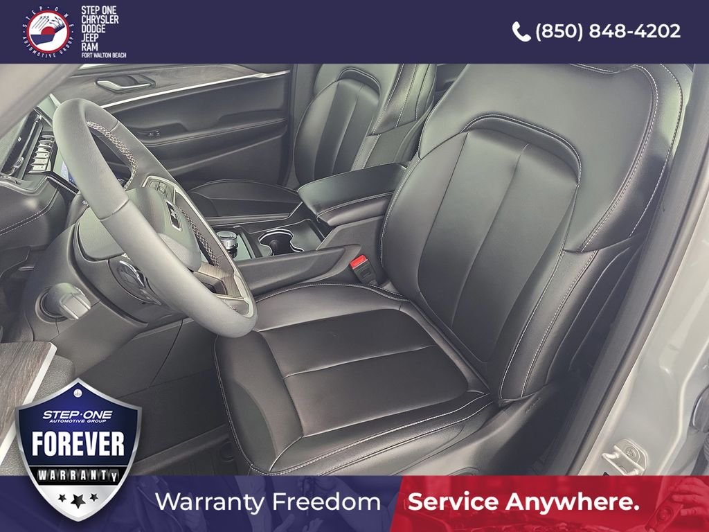 Used 2025 Silver Jeep Limited image 11