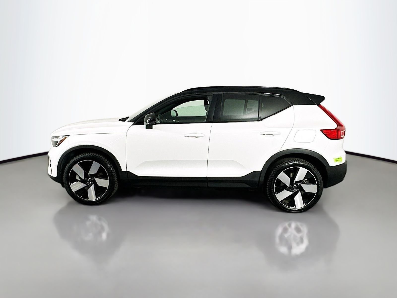 Used 2023 Crystal White Volvo Ultimate image 4