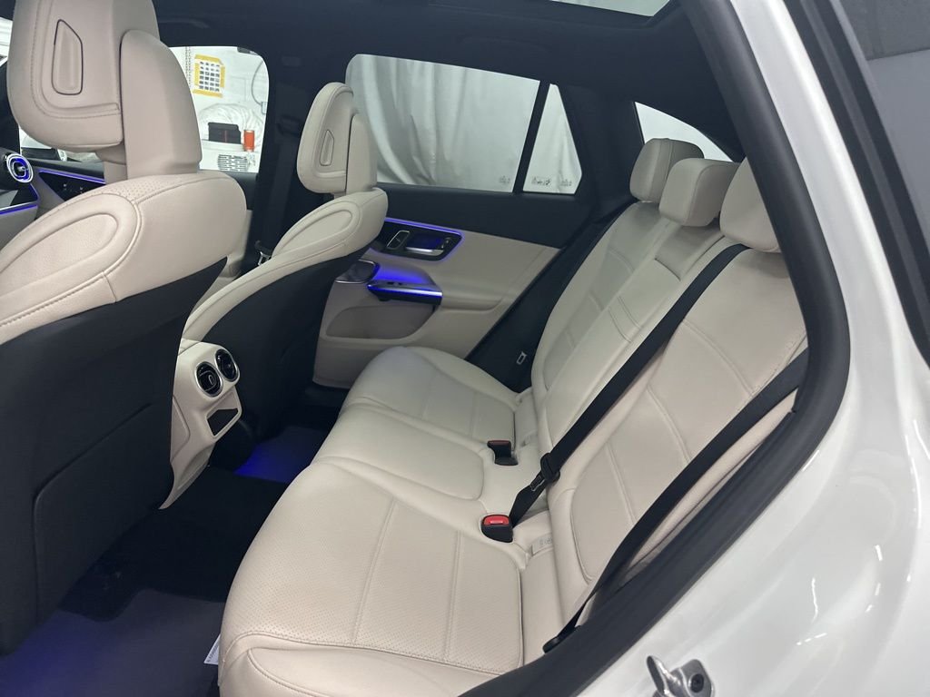 New 2026 Polar White Mercedes-Benz GLC 300 image 24