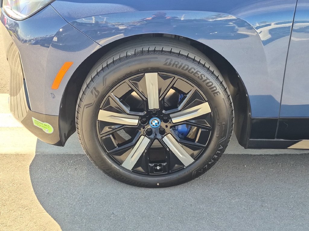 Used 2024 Blue BMW xDrive50 image 27