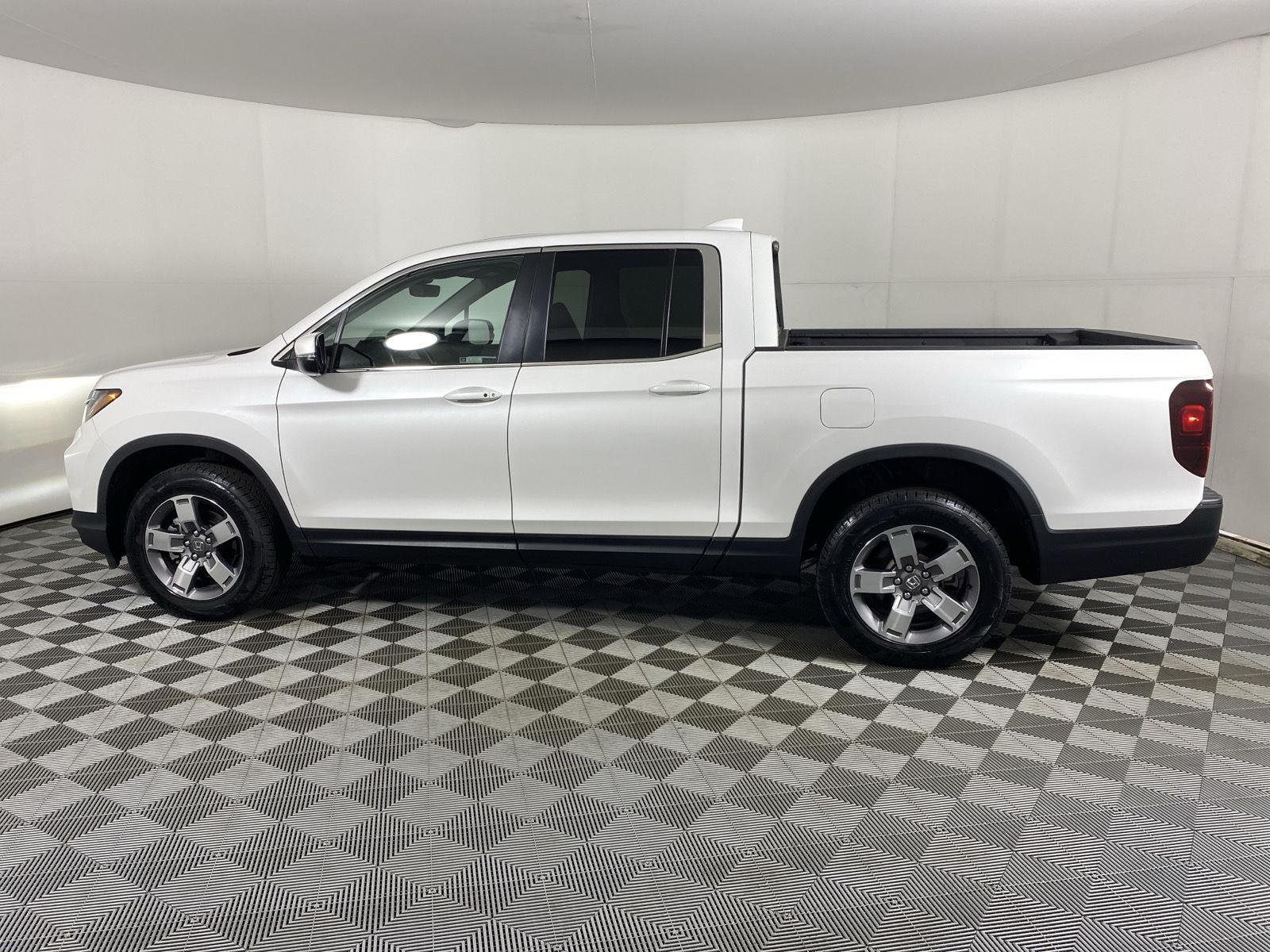 Used 2024 Platinum White Pearl Honda RTL image 4