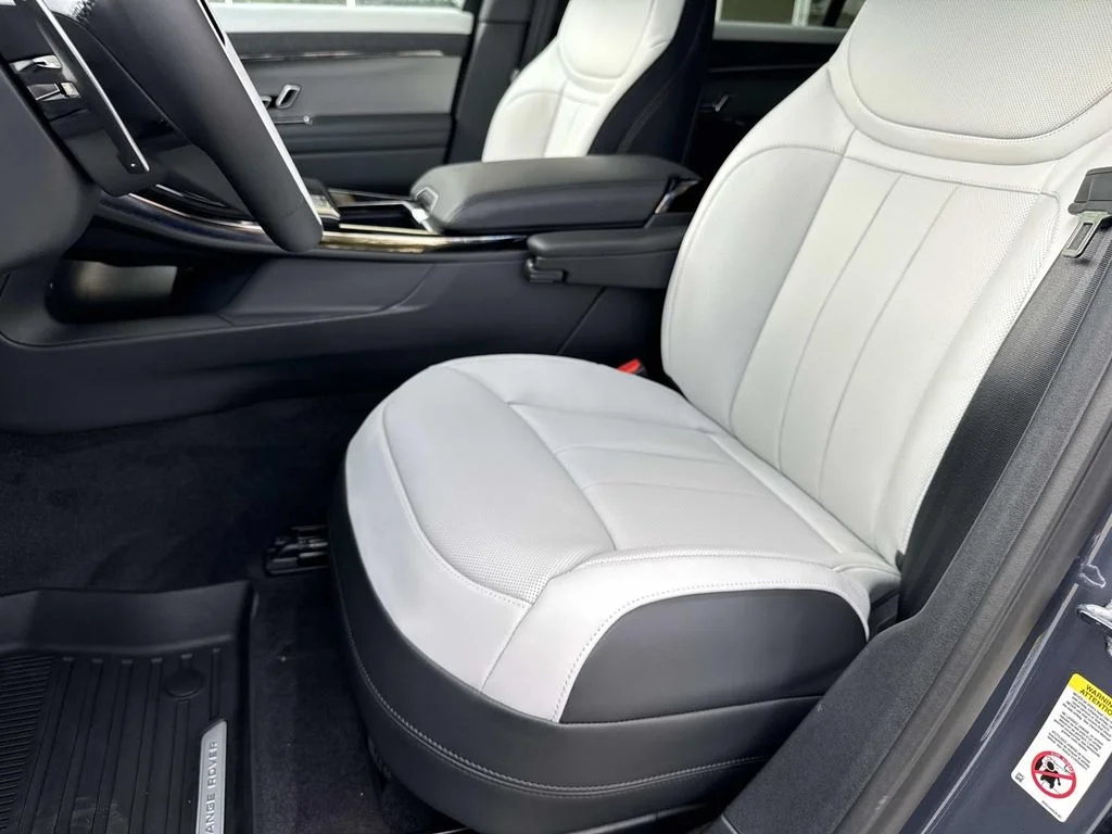 New 2026 Varesine Blue Land Rover Dynamic SE image 10