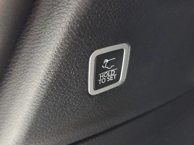 New 2027 Diamond Black Crystal Pearl-Coat Exterior Paint Chrysler Select image 14