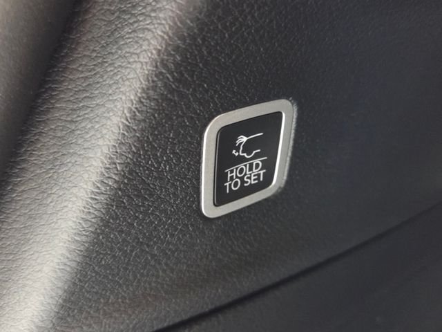 New 2027 Diamond Black Crystal Pearl-Coat Exterior Paint Chrysler Select image 14