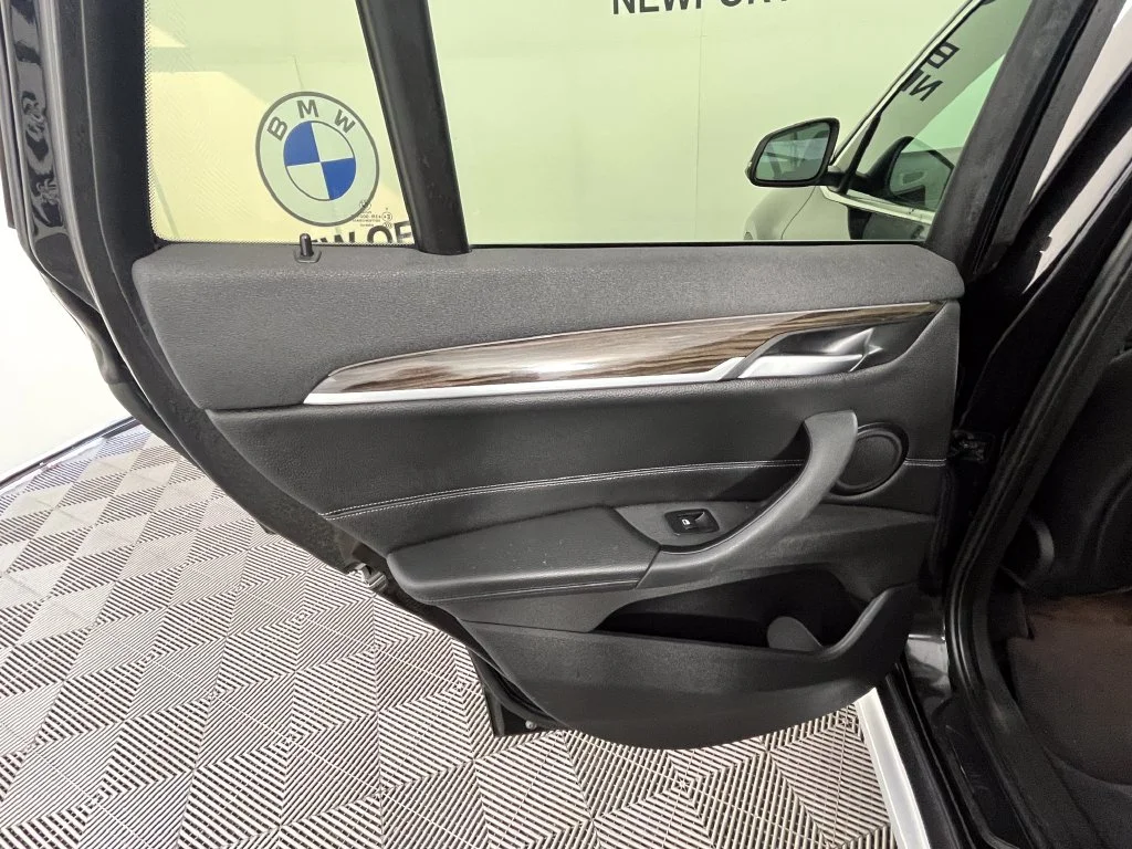 Used 2017 Black BMW xDrive28i image 20