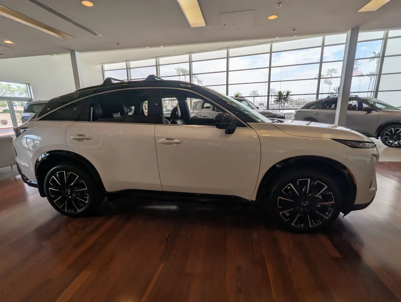 New 2027 2T RAD WHT INFINITI Autograph AWD image 6