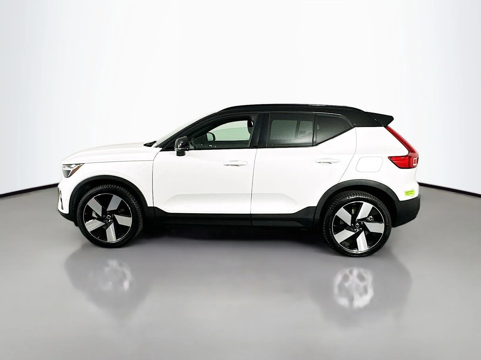Used 2023 Crystal White Volvo Ultimate image 4
