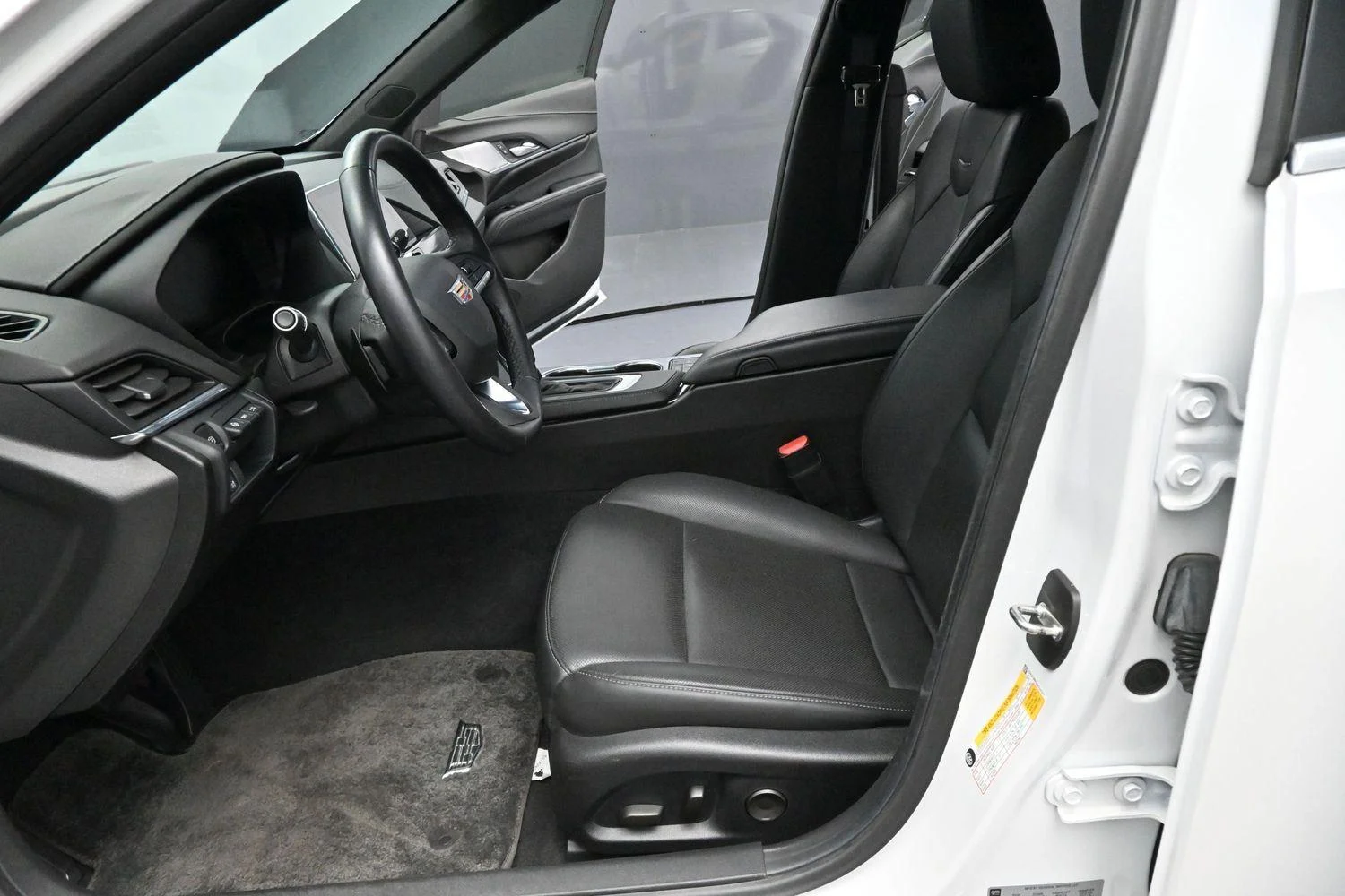 Used 2022 Crystal White Tricoat Cadillac Premium Luxury image 13
