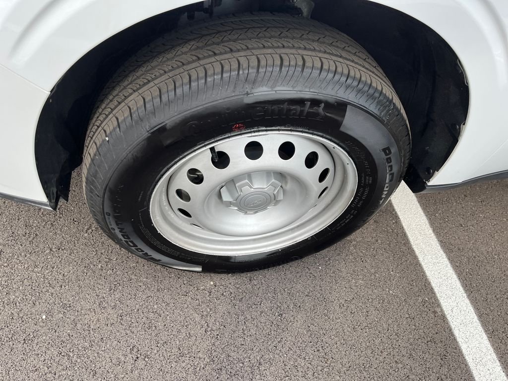 Used 2025 White Ford XL image 11