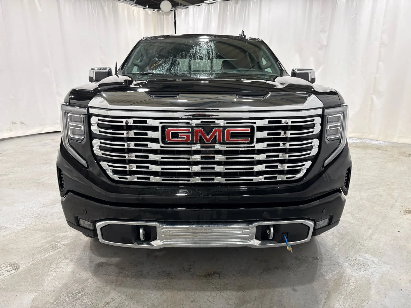 Used 2025 Onyx Black GMC Denali image 8