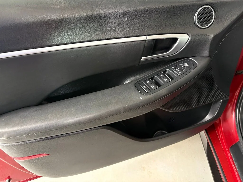 Used 2025 Red Hyundai SEL image 16