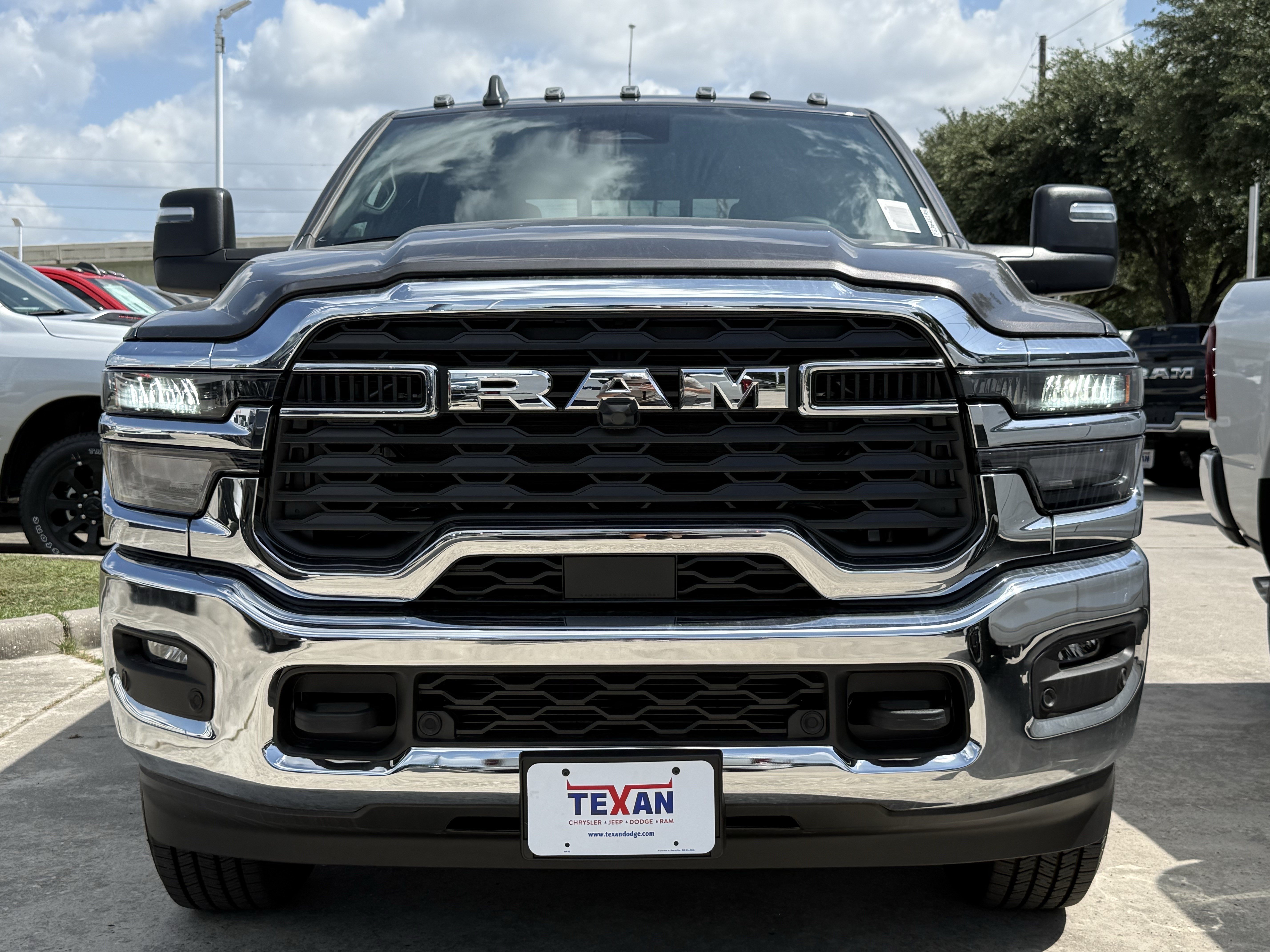 New 2026 Granite Crystal Metallic Clear-Coat Exterior Paint RAM Tradesman image 6
