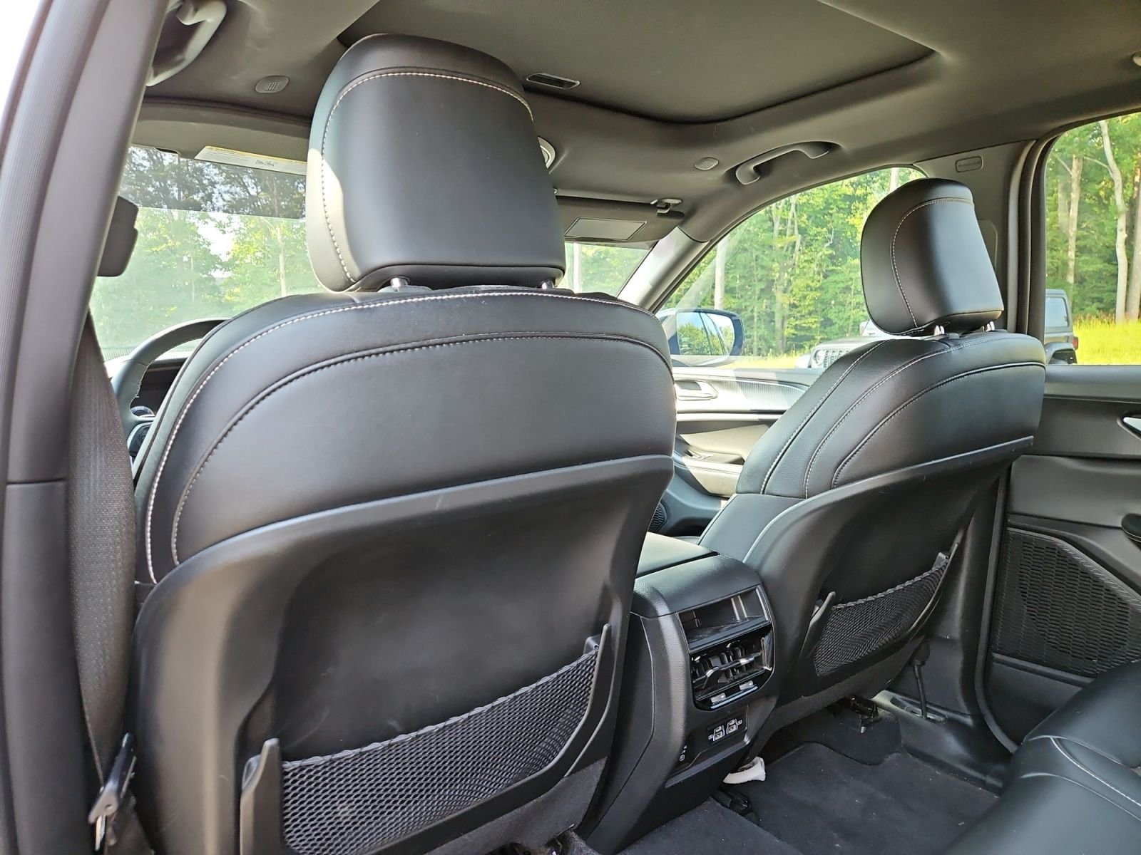 Used 2024 White Jeep Altitude image 19