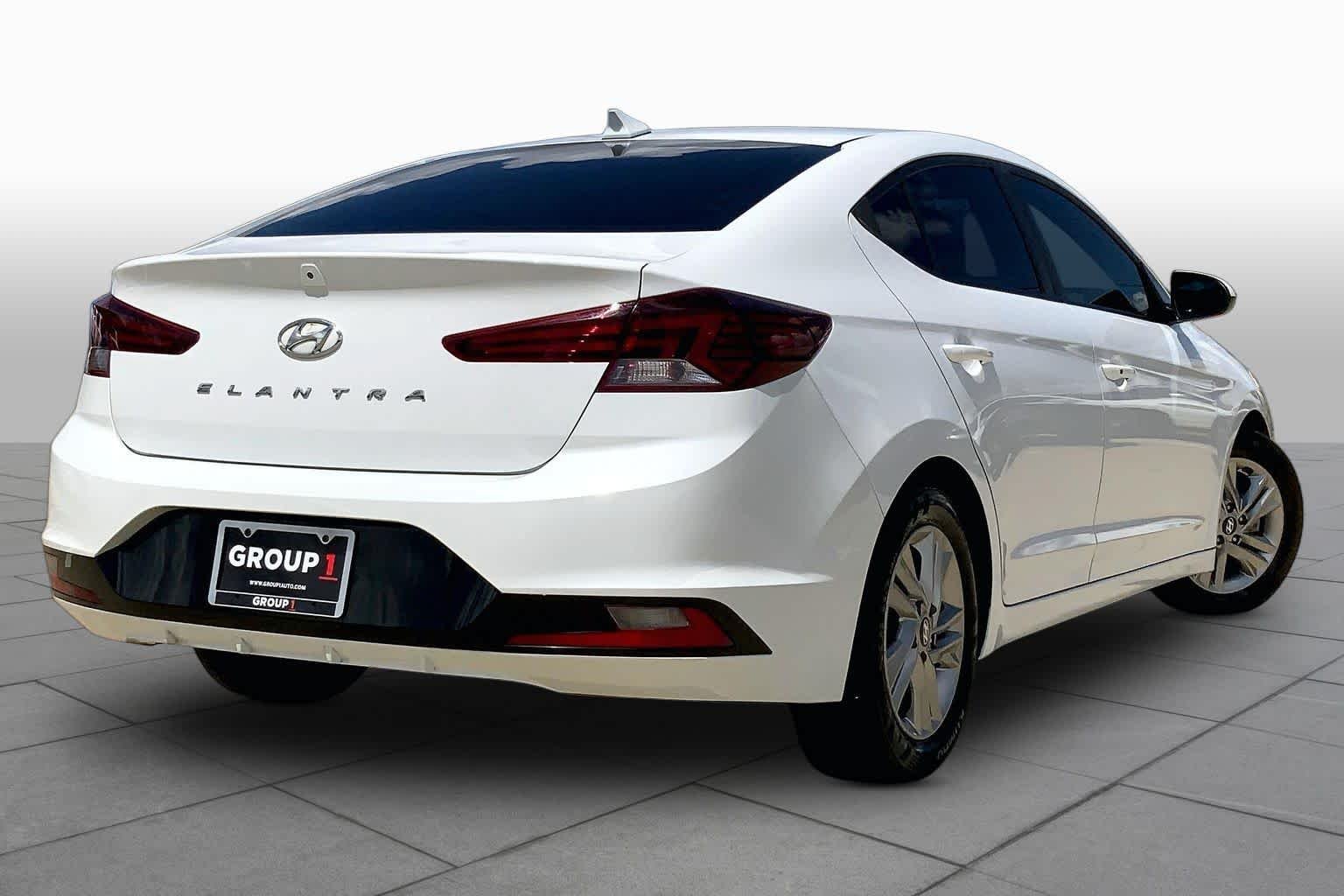Used 2019 Quartz White Pearl Hyundai Value Edition image 12