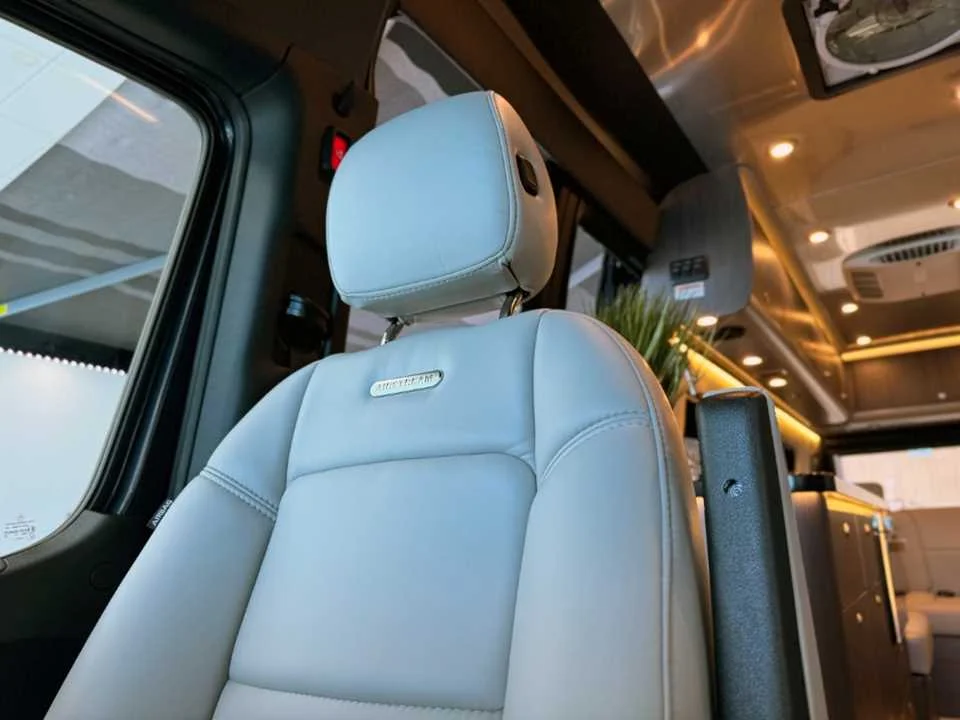 New 2025 Tenorite Gray Metallic AIRSTREAM  image 43
