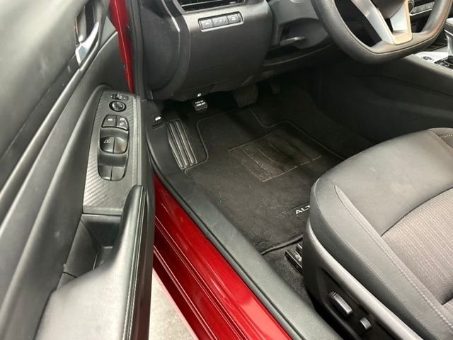 Used 2025 Red Nissan 2.5 SV image 9