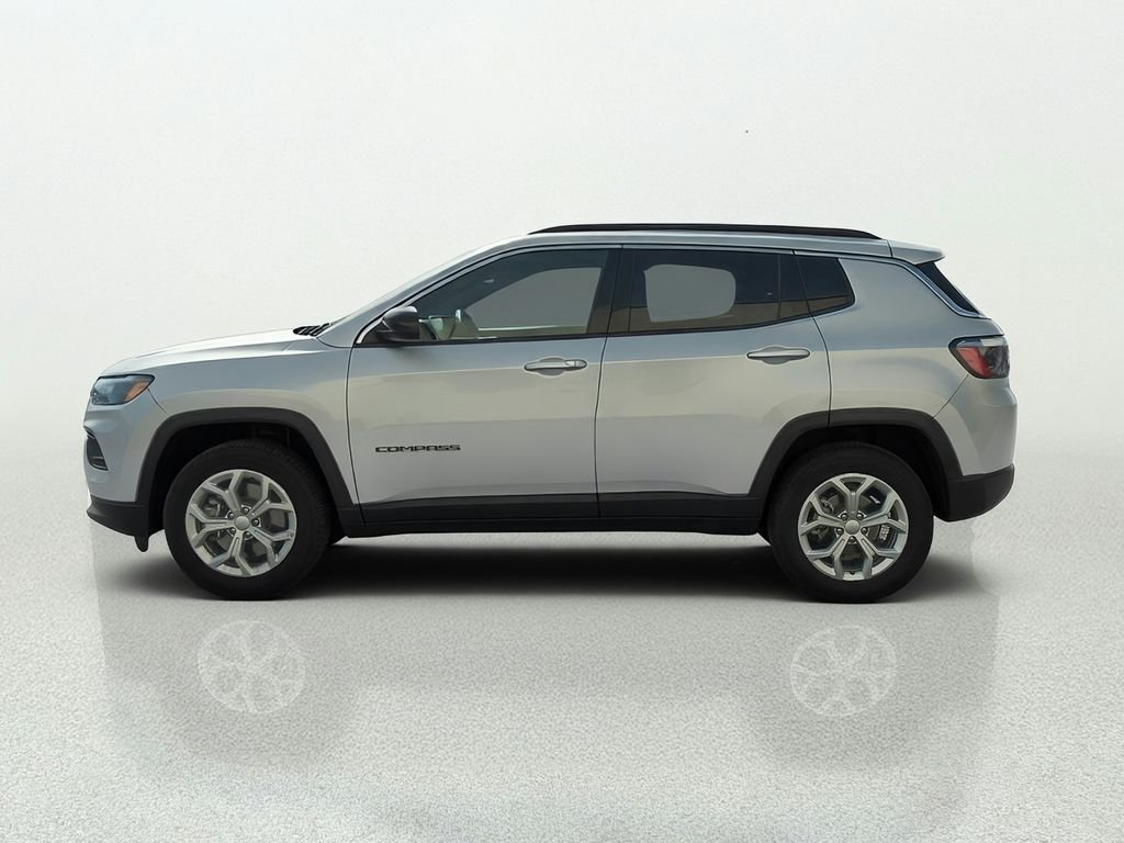 Used 2024 Silver Jeep Latitude image 4