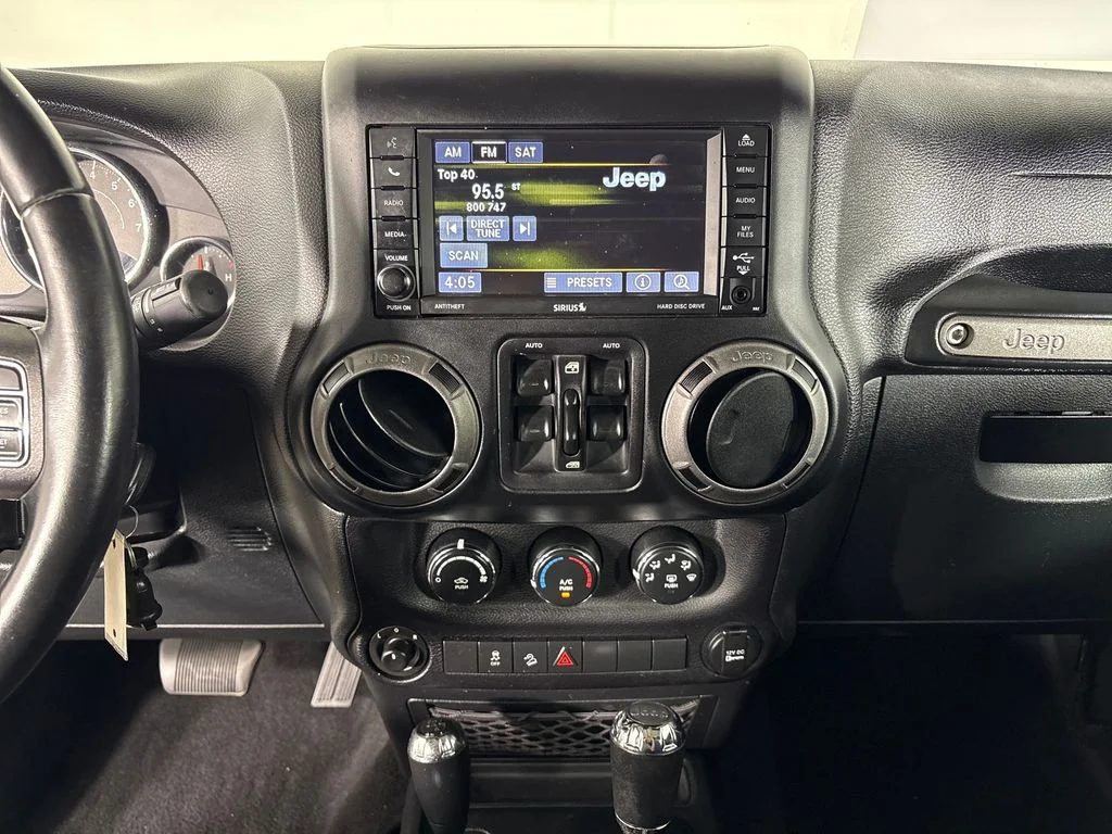 Used 2016 Silver Jeep Unlimited Sport image 27