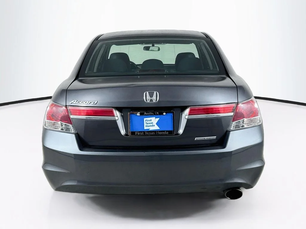 Used 2011 Polished Metal Metallic Honda SE image 6