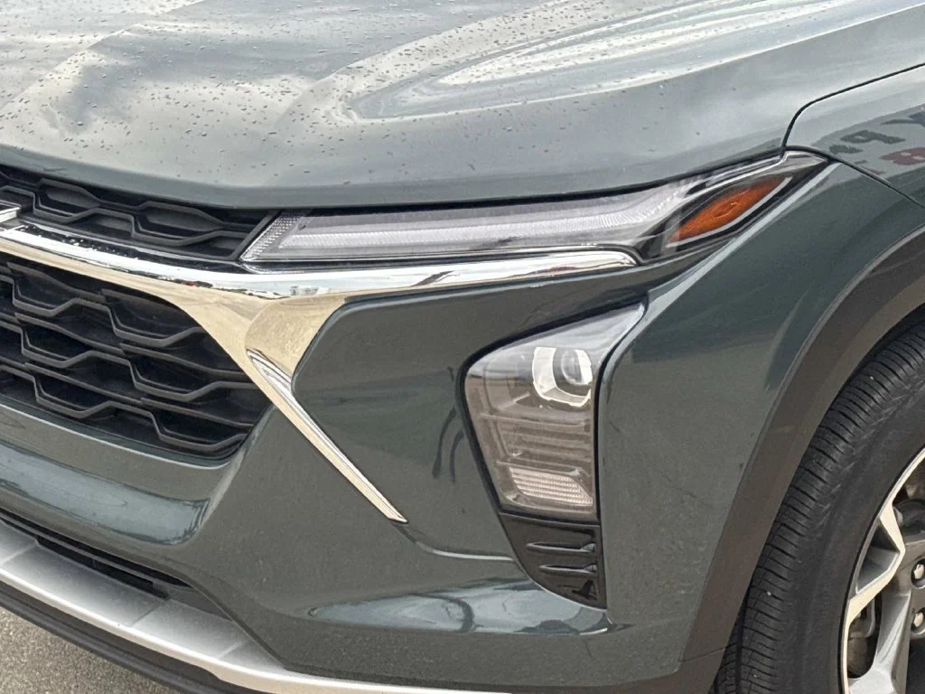Used 2025 Gray Chevrolet LT image 5