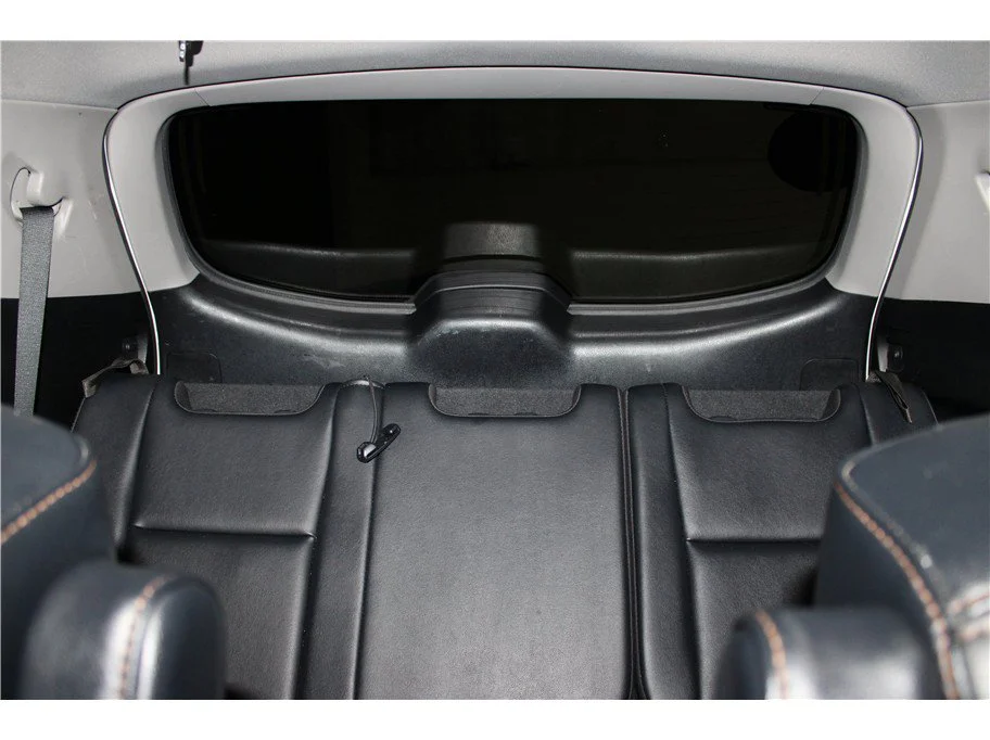 Used 2019 White Toyota XLE Sport Utility 4D image 17