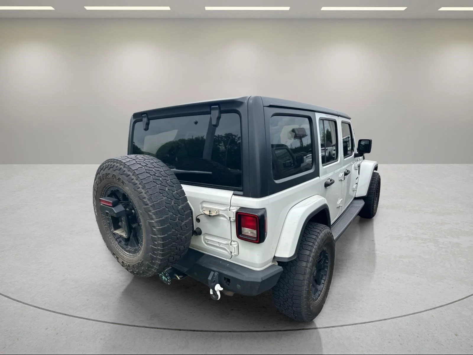 Used 2019 Bright White Clearcoat Jeep Sahara image 11