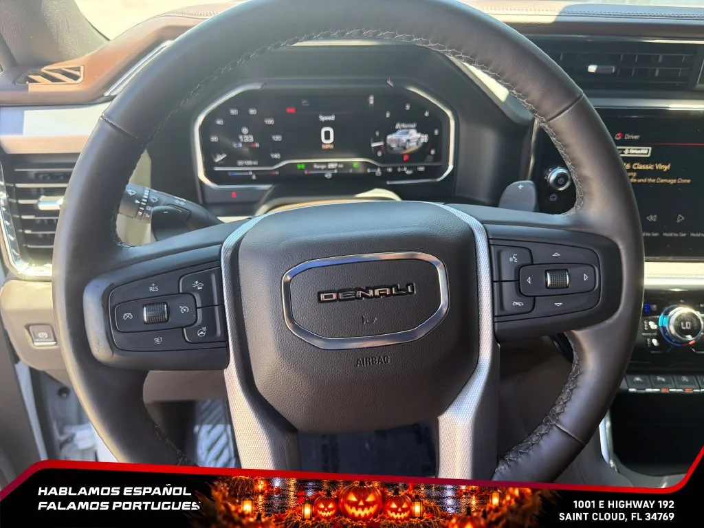 Used 2025 White Frost Tricoat GMC Denali image 19