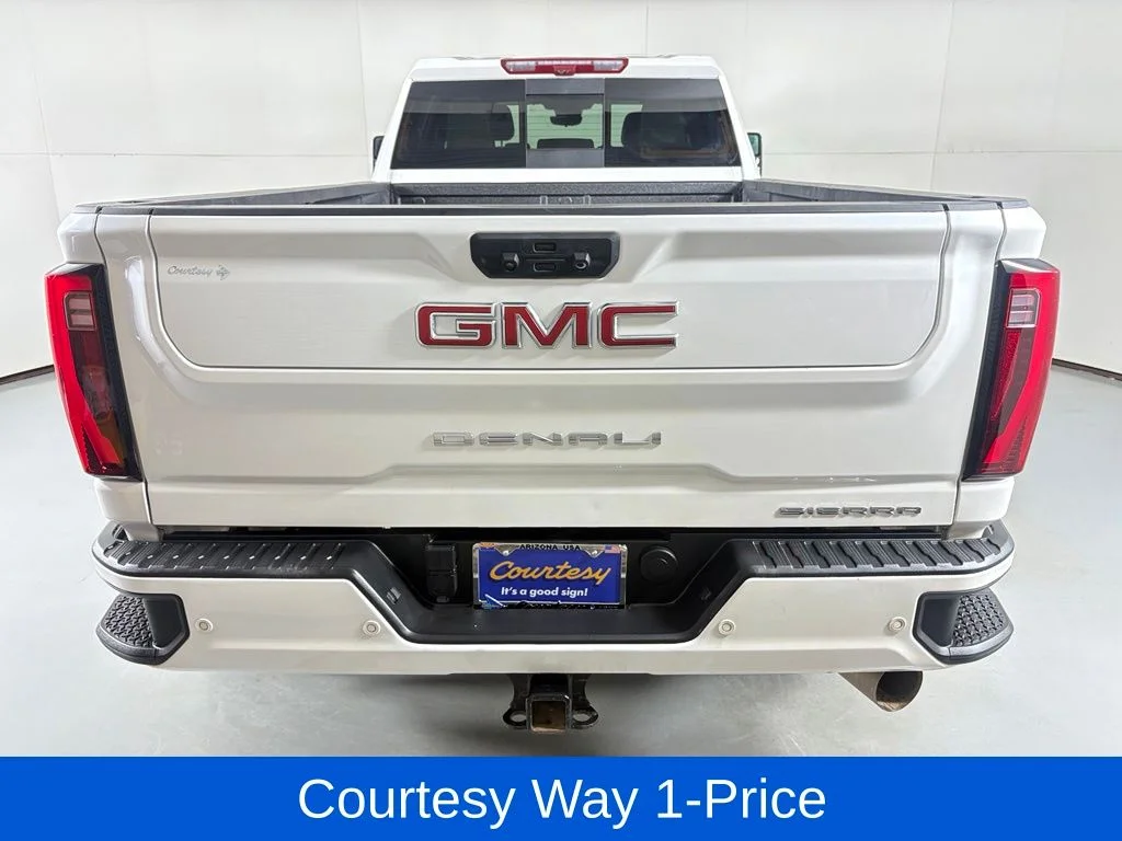 Used 2024 White GMC Denali image 9