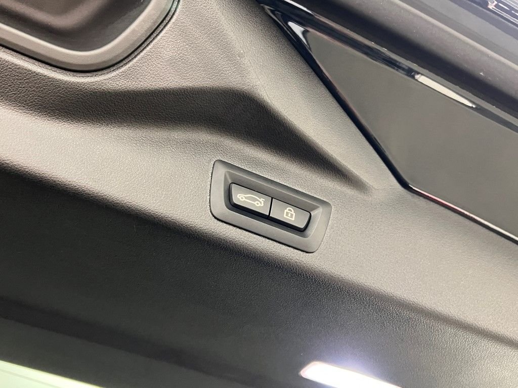 Used 2023 Carbon Black Metallic BMW xDrive40i image 11