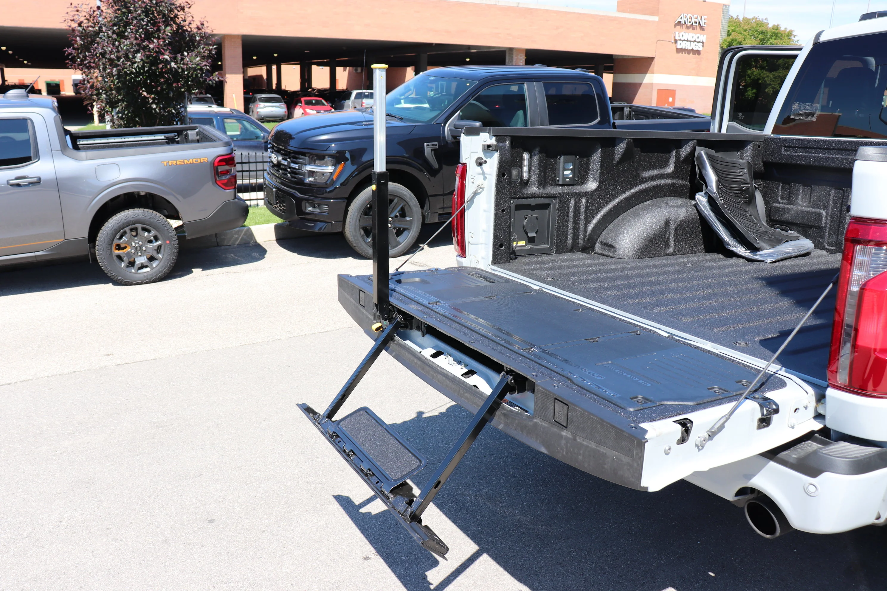 New 2026 AVALANCHE Ford XLT image 5