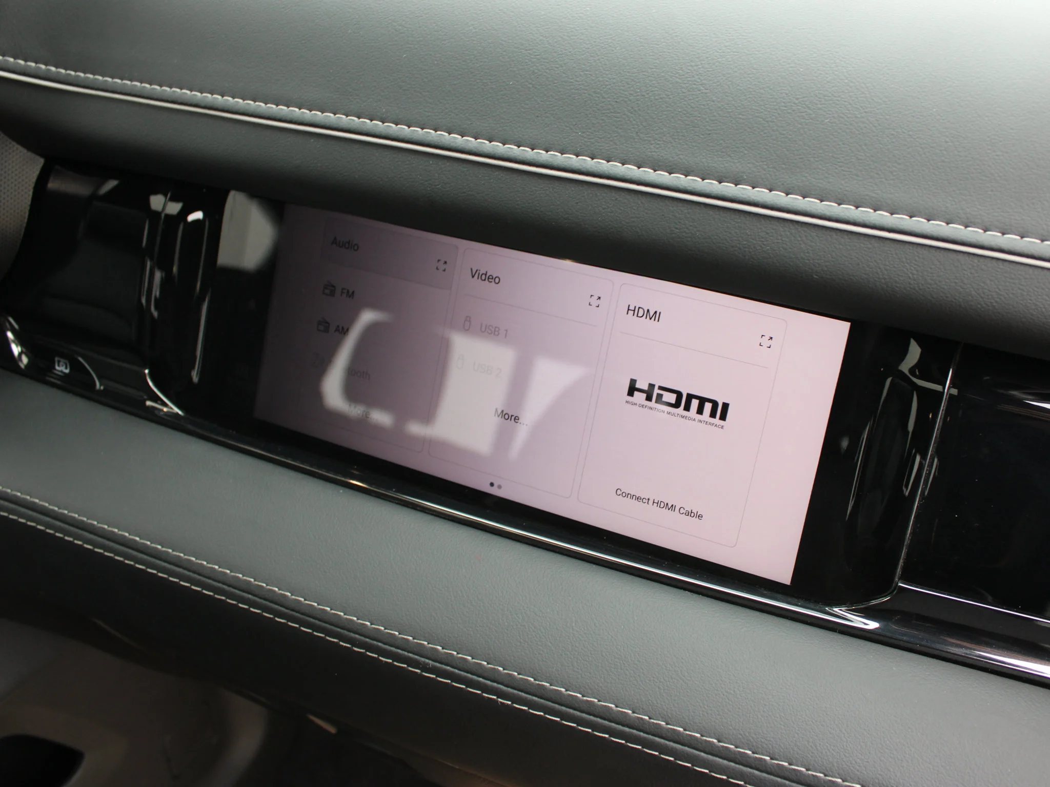 Certified Used 2025 White RAM Limited * Cummins Diesel | 5th Wheel & Gooseneck | Adaptive Cruise | Apple CarPlay | Tonneau Cover image 22