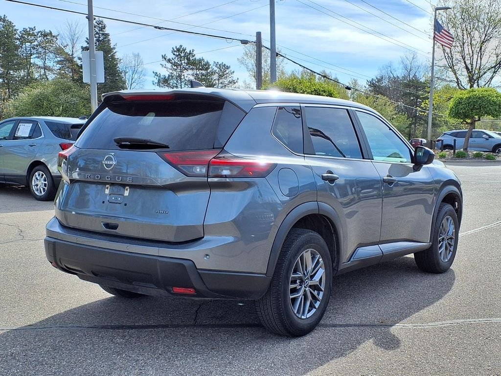 Used 2024 Gray Nissan S image 5