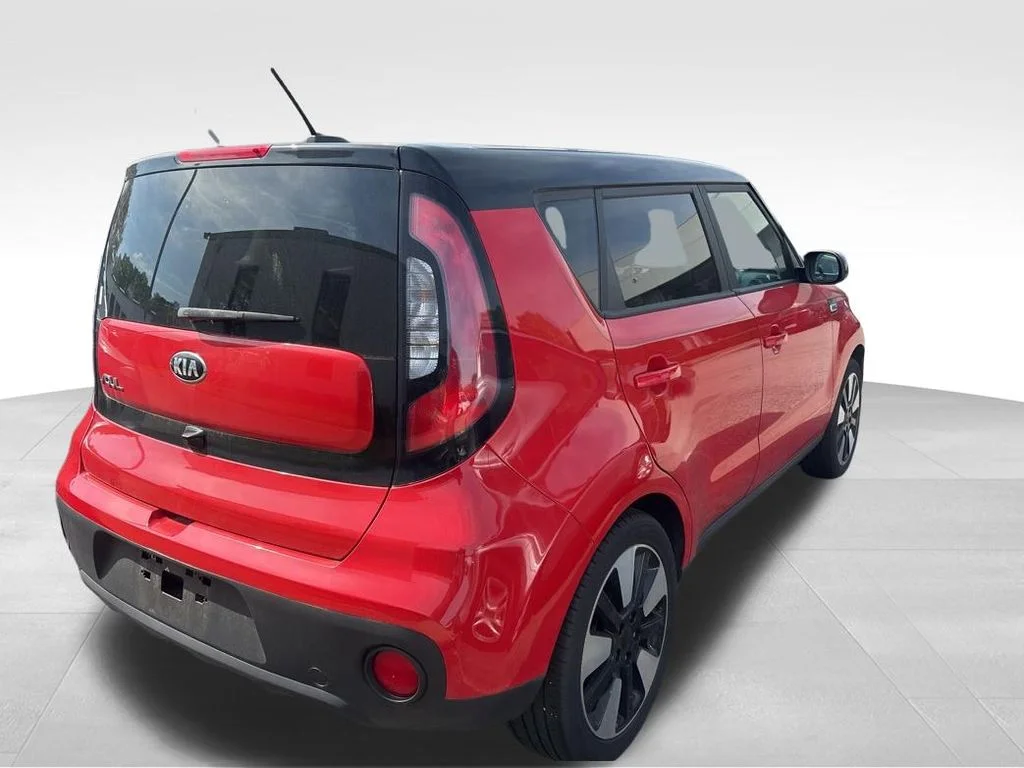 Used 2018 Red Kia Plus image 11