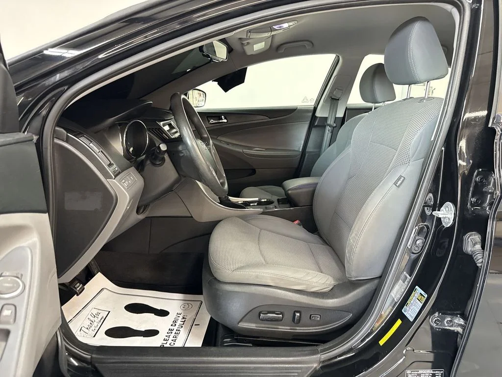 Used 2014 Phantom Black Metallic Hyundai GLS image 12