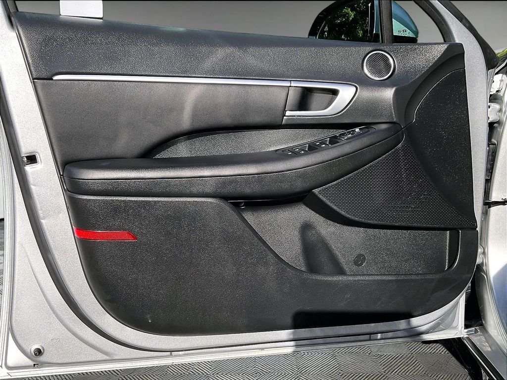 Used 2024 Silver Hyundai SEL image 9