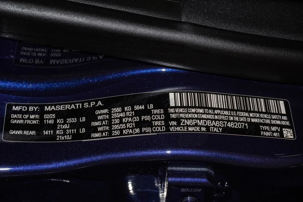 Certified Used 2025 Blu Modena Metallic Maserati Modena image 29