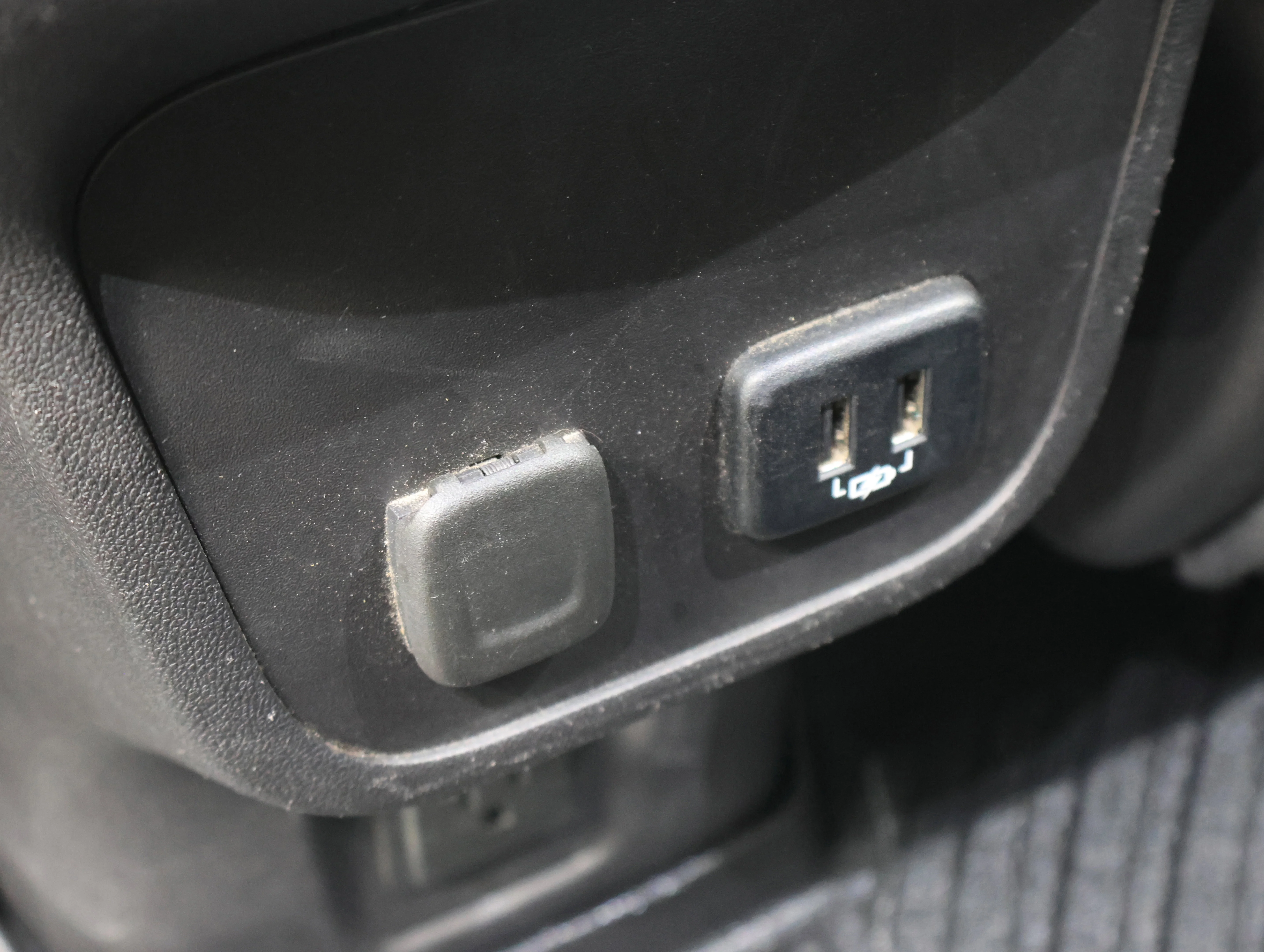 Used 2018 Sandy Ridge Metallic Chevrolet Premier image 36