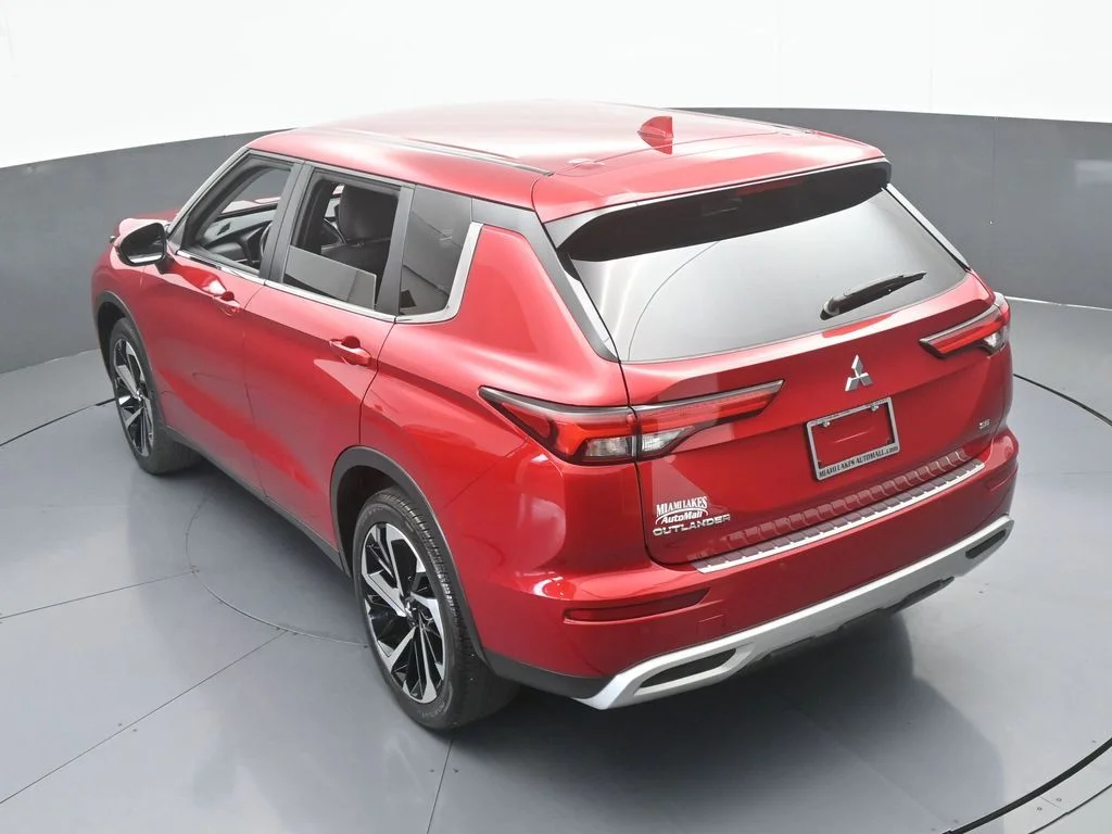 Used 2024 Red Mitsubishi SE Black Edition image 44